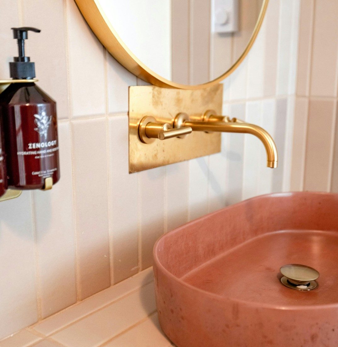 Lindsay Thomas Interiors - Custom Bathroom Sinks and Hardware